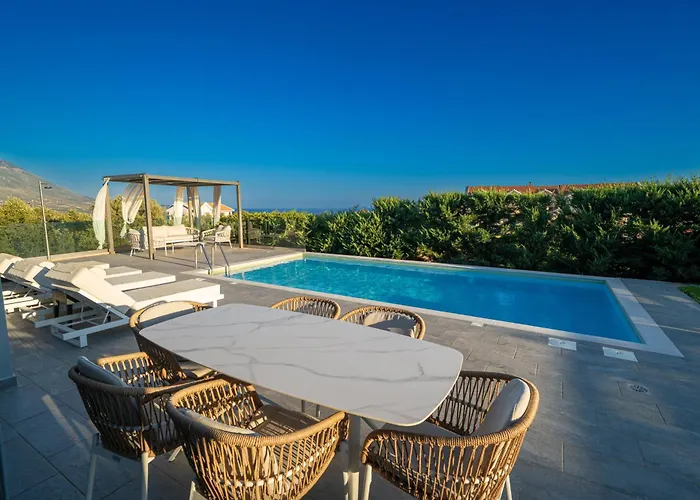 Laide Villa Karavados